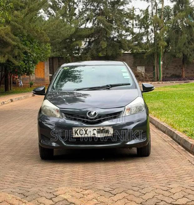 Toyota Vitz 2012 Gray