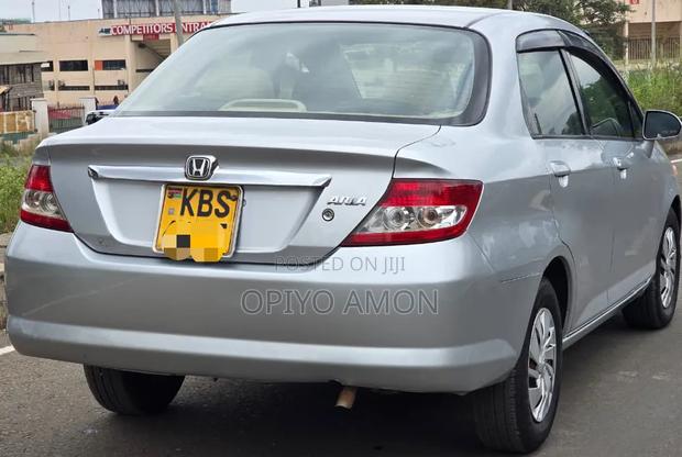 Honda Fit Aria 2006 Silver
