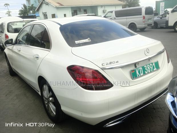 Mercedes-Benz C220 2019 Pearl