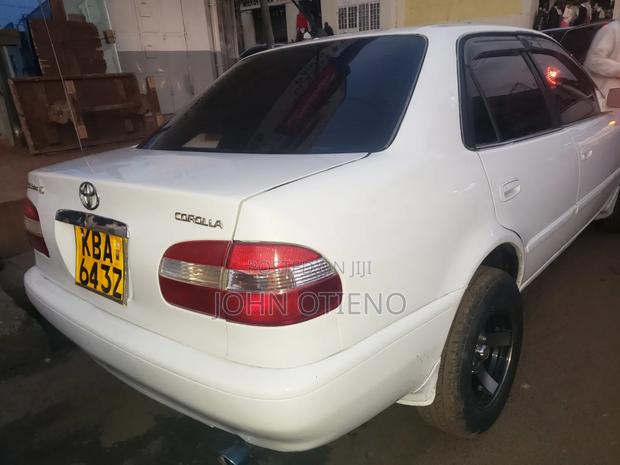 Toyota Corolla 2000 White