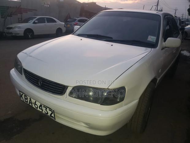 Toyota Corolla 2000 White