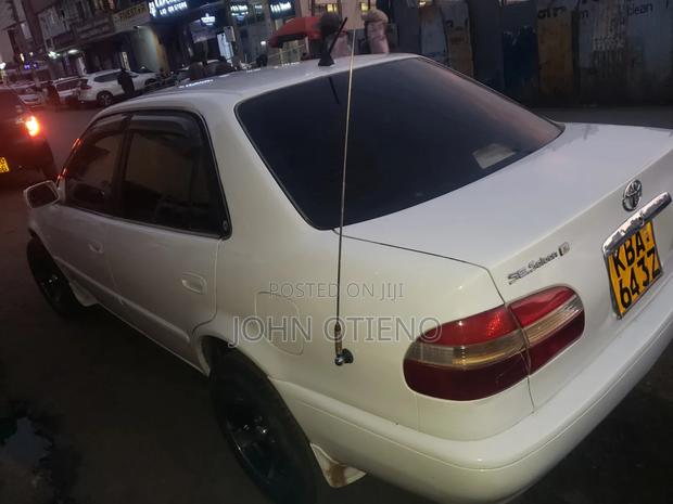 Toyota Corolla 2000 White