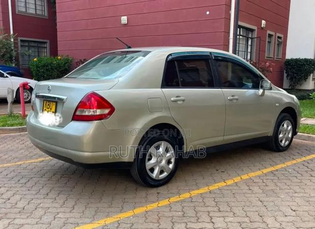 Nissan Tiida 2006 Gold