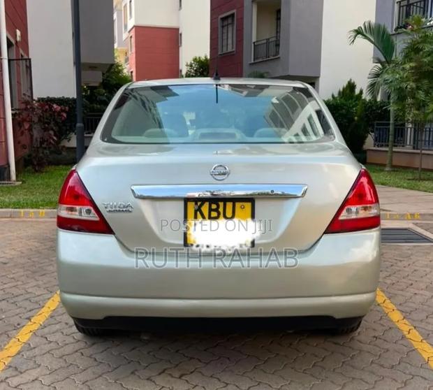 Nissan Tiida 2006 Gold