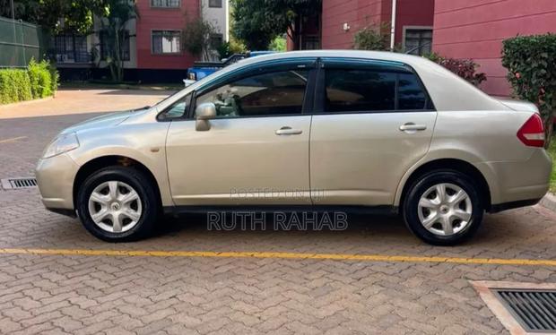 Nissan Tiida 2006 Gold