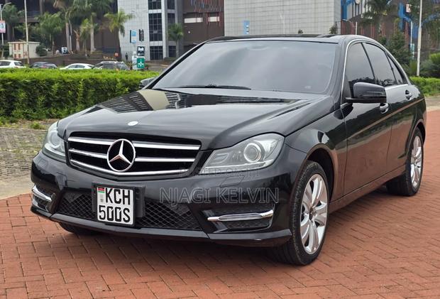 Mercedes-Benz C200 2010 Black