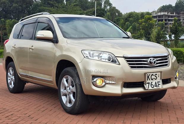 Toyota Vanguard 2011 Gold