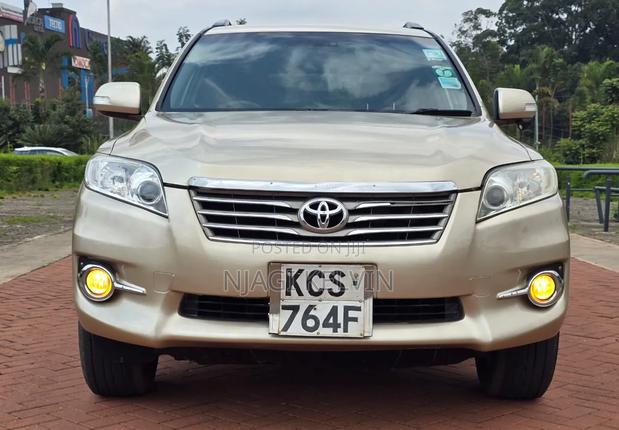 Toyota Vanguard 2011 Gold