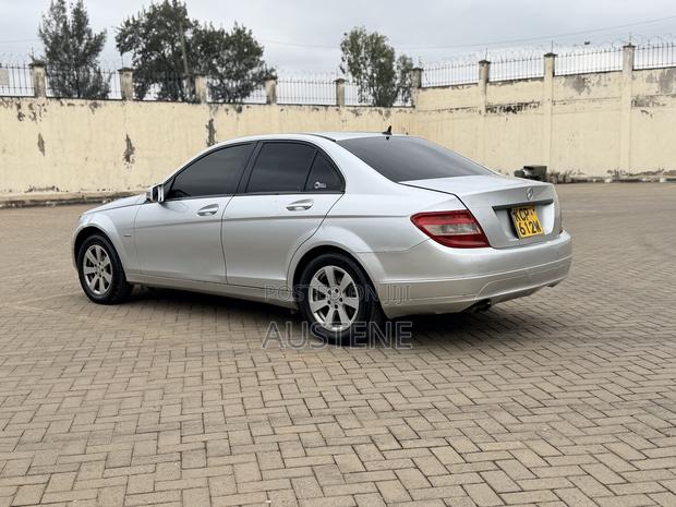 Mercedes-Benz C180 2011 Silver