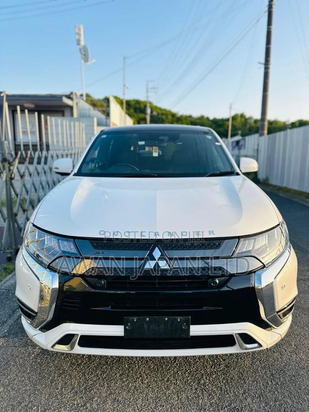 Mitsubishi Outlander 2019 White