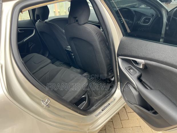Volvo V40 2016 Gray
