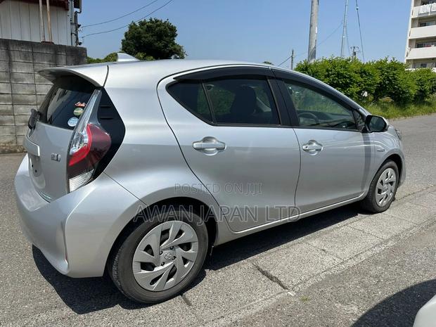 Toyota Aqua 2019 Silver