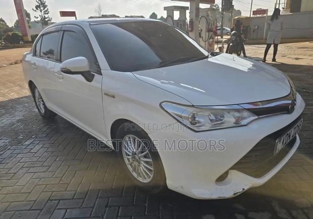 Toyota Axio 1.5 Hybrid 2WD 2016 White