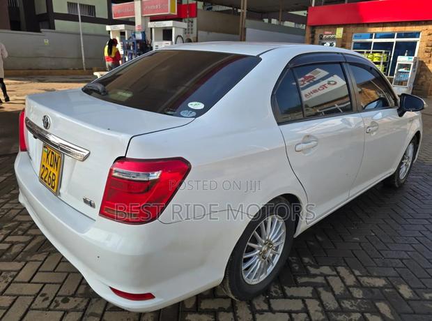 Toyota Axio 1.5 Hybrid 2WD 2016 White