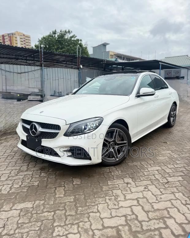 Mercedes-Benz C200 2019 Pearl