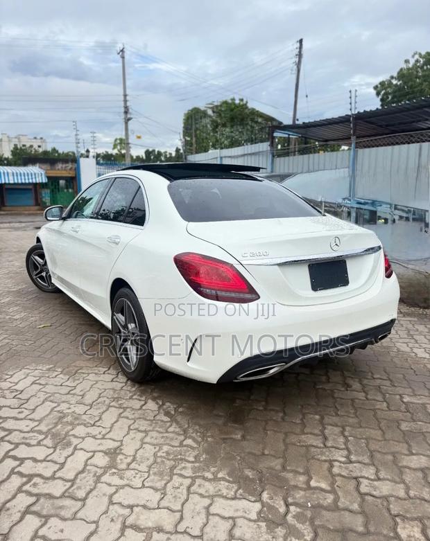 Mercedes-Benz C200 2019 Pearl