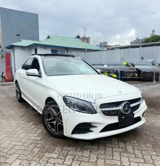 Mercedes-Benz C200 2019 Pearl