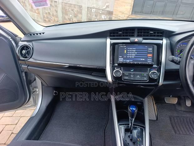 Toyota Corolla Fielder 2019 Silver