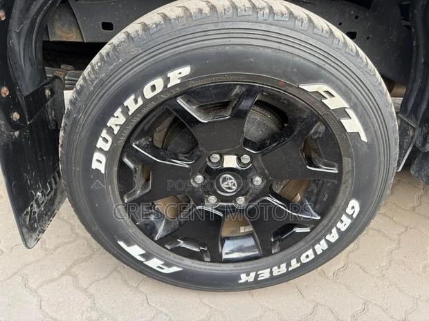 Toyota Hilux 2019 Black