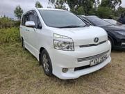 Toyota Voxy 2011 White for sale