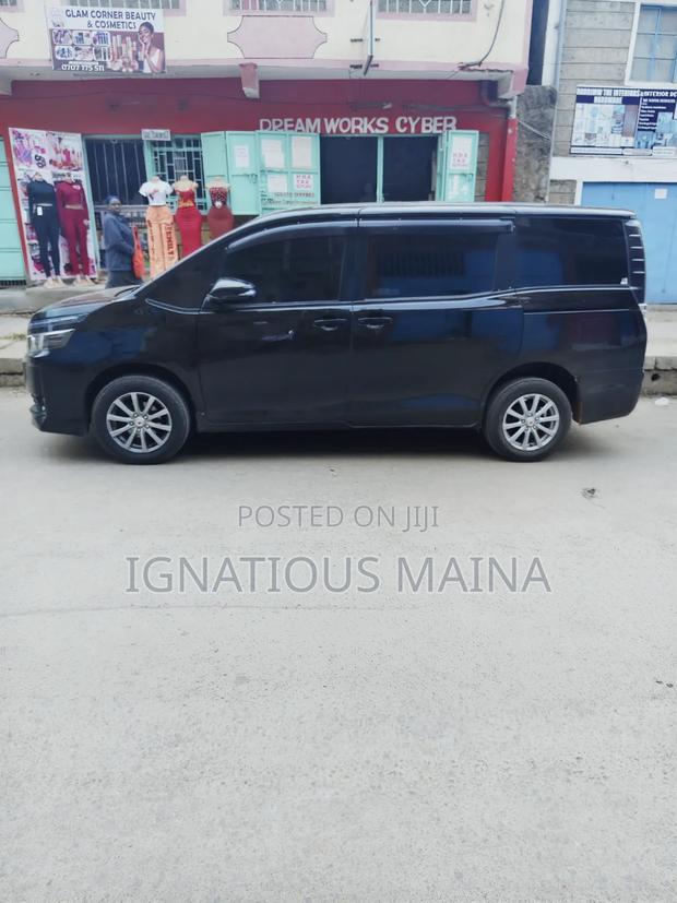 Toyota Voxy V 2WD 8-Seater 2016 Black