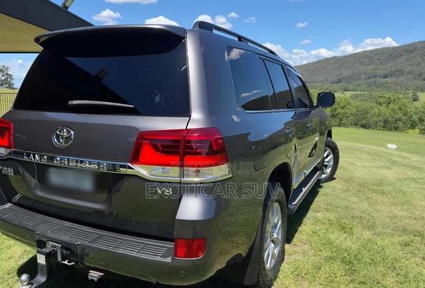 Toyota Land Cruiser 4.5 V8 TD 2020 Gray
