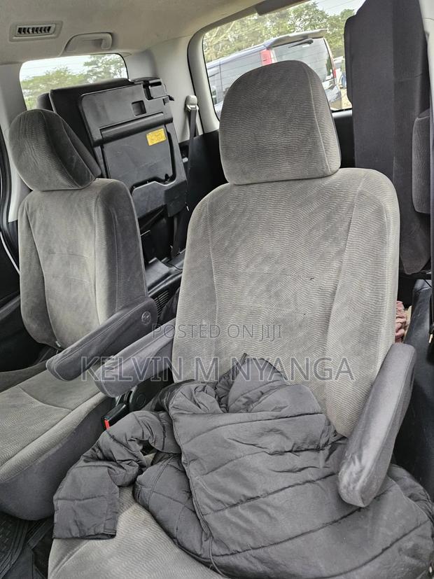 Toyota Voxy 2010 White