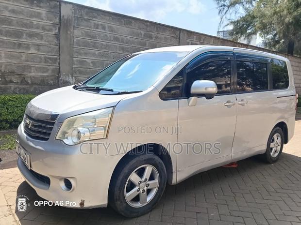 Toyota Noah 2014 Silver