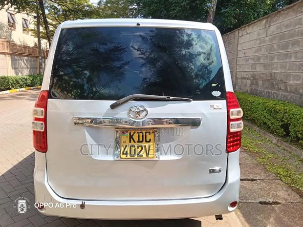 Toyota Noah 2014 Silver