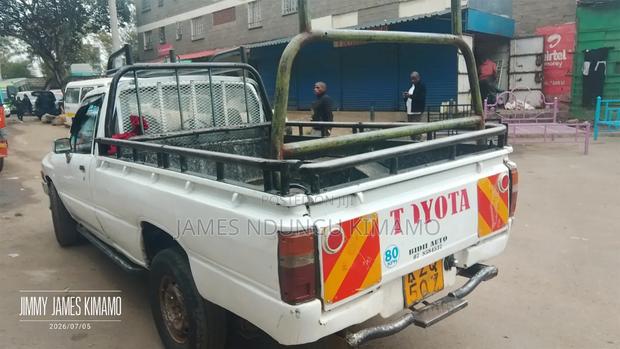 Toyota Hilux 1996 White