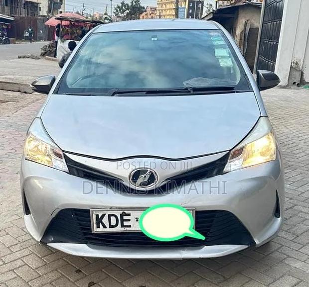Toyota Vitz 1.0 FWD 5dr 2014 Silver