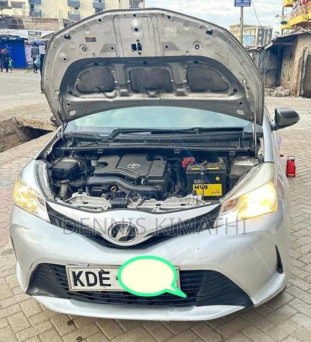 Toyota Vitz 1.0 FWD 5dr 2014 Silver