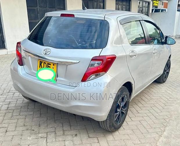 Toyota Vitz 1.0 FWD 5dr 2014 Silver