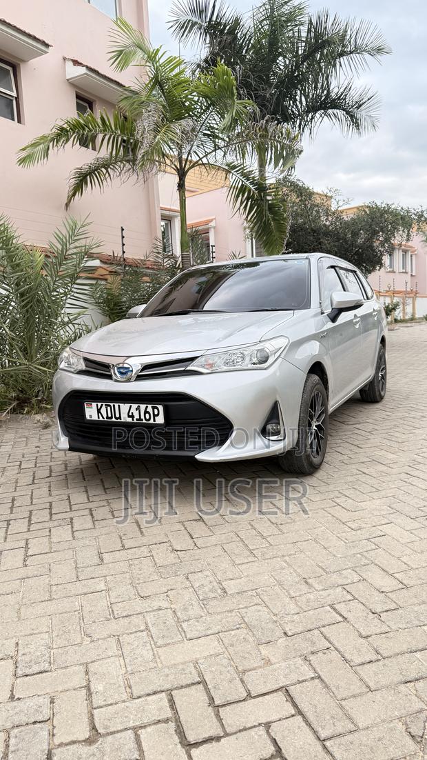 Toyota Corolla Fielder 1.5 Hybrid FWD 2018 Silver
