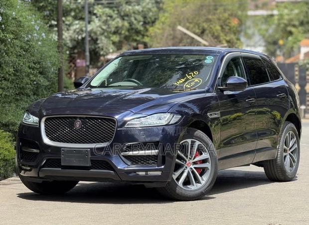 Jaguar F-Pace 2019 Blue