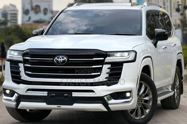 Toyota Land Cruiser 2022 White