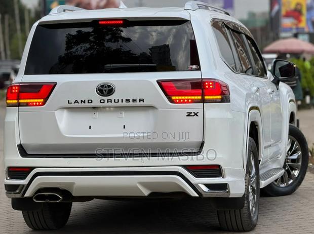 Toyota Land Cruiser 2022 White