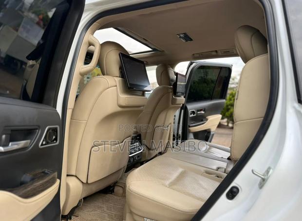 Toyota Land Cruiser 2022 White