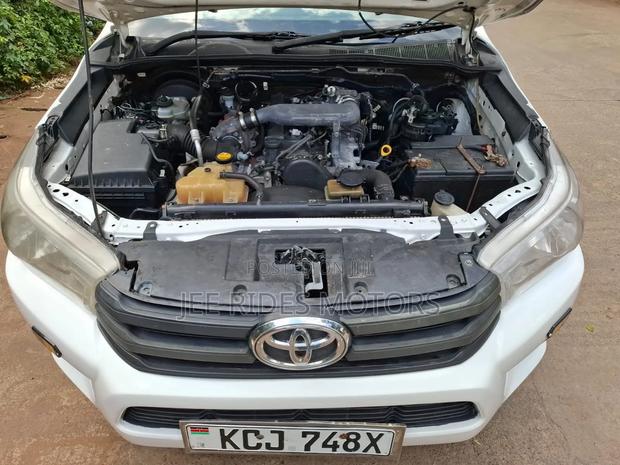 Toyota Hilux 2016 White