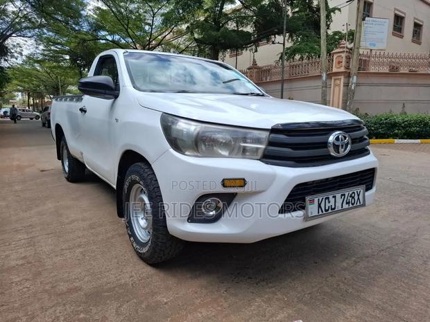 Toyota Hilux 2016 White