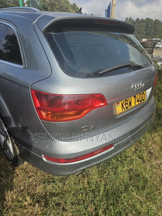 Audi Q7 2011 Gray