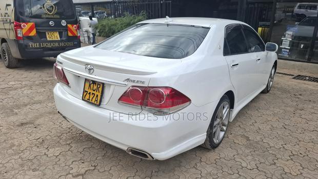 Toyota Crown 2012 White