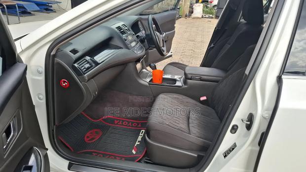 Toyota Crown 2012 White