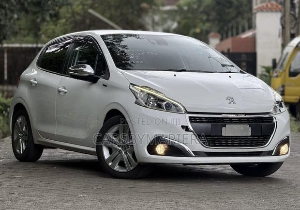 Peugeot 208 2019 White