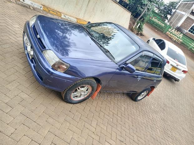 Toyota IST 2000 Blue