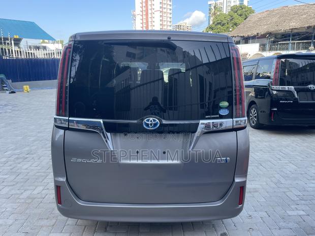 Toyota Esquire 1.8 FWD Hybrid (7 seater) 2019 Gray