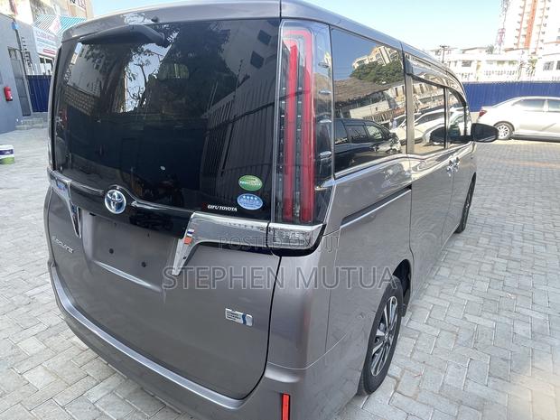 Toyota Esquire 1.8 FWD Hybrid (7 seater) 2019 Gray