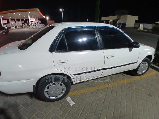 Toyota Corolla 1998 White