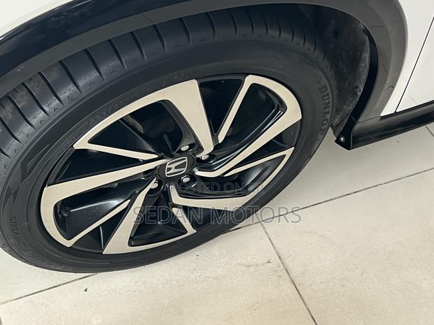 Honda Vezel 2019 White