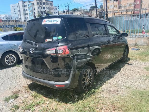 Toyota Sienta 2017 Black